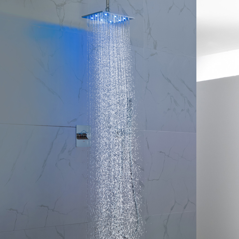 Cabeça de chuveiro LED para banheiro polido cromado com chuveiros portáteis sistema de chuveiro moderno de alça única