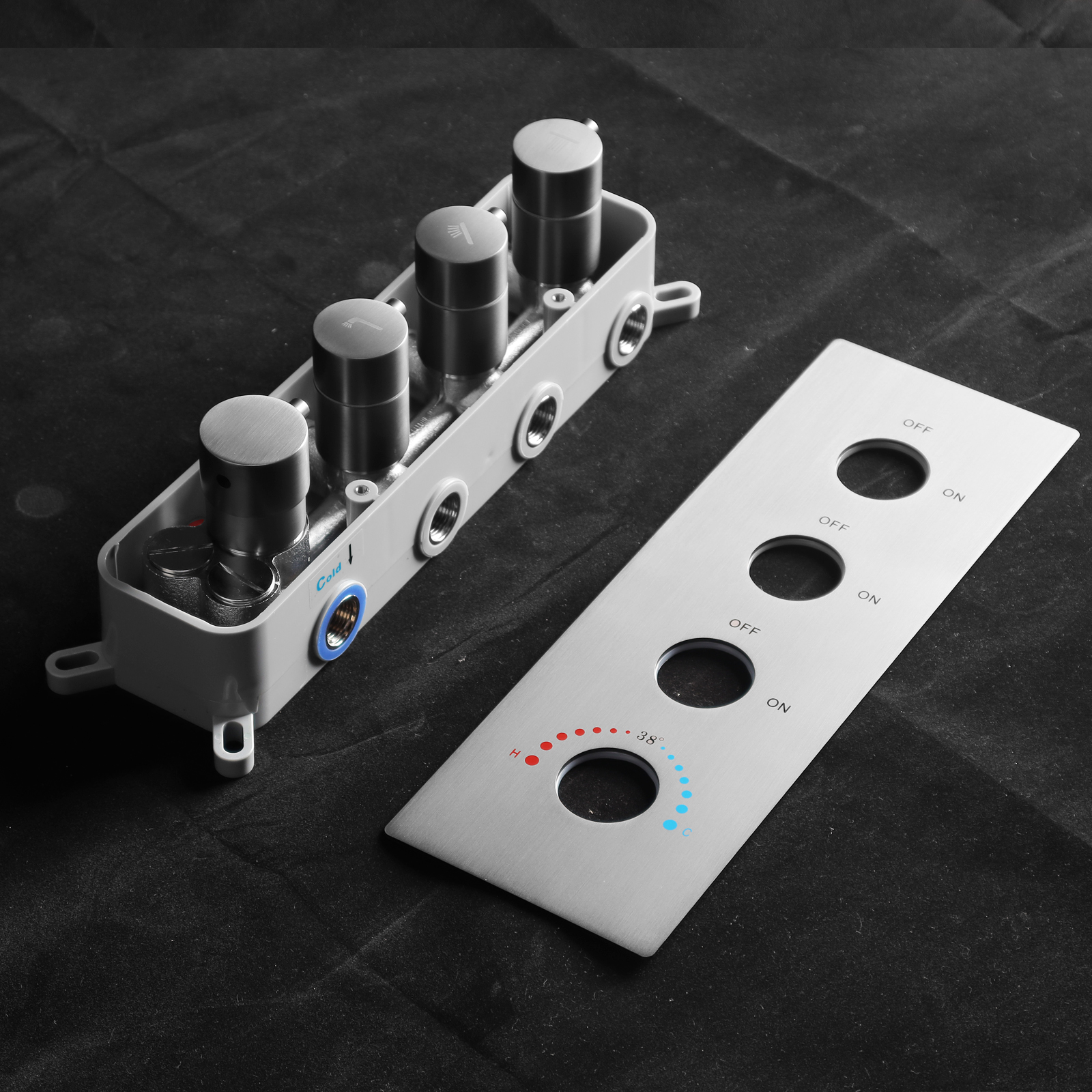 conjunto de chuveiro e v&aacute;lvula